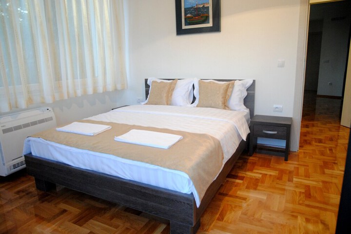 Room 19 of 80