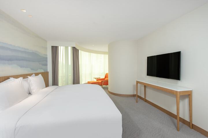 Room 3 of 125
