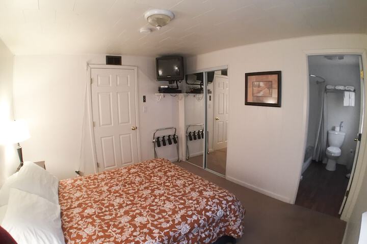 Room 5 of 17