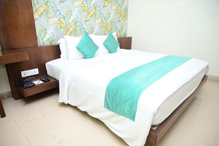 Room 4 of 25