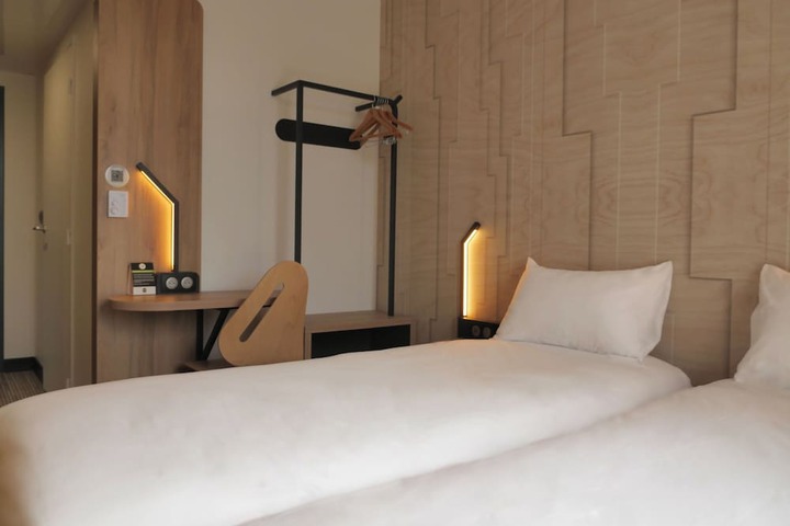 Room 10 of 51