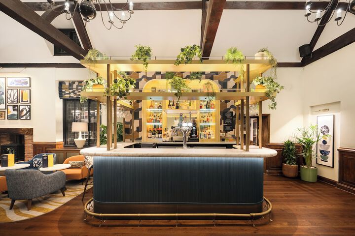 Lounge 54 of 78