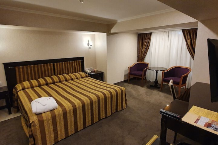 Room 10 of 45