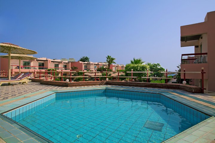Hotel with Pool