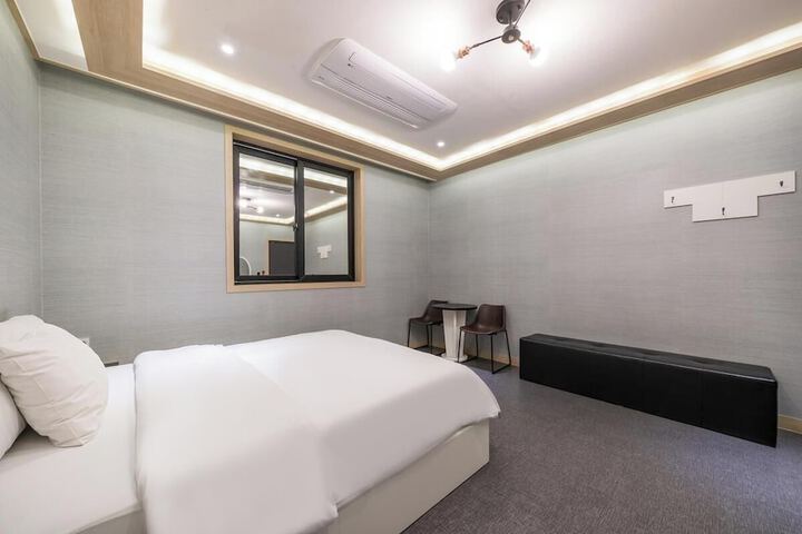 Room 17 of 63