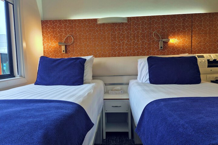 Room 25 of 92