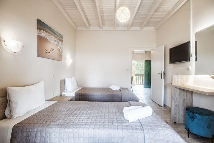 Room 2 of 18