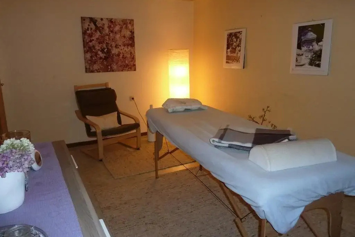 Room 2 of 8