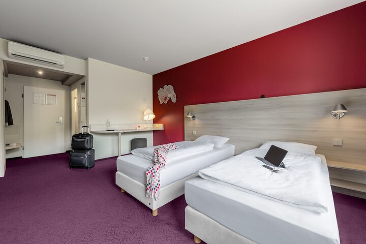 Room 4 of 11