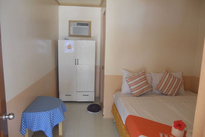 Room 5 of 83