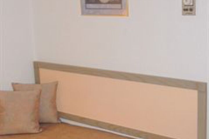 Room 5 of 10