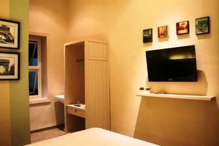 Room 16 of 37