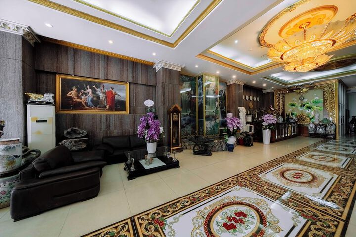 Entrance & Lobby