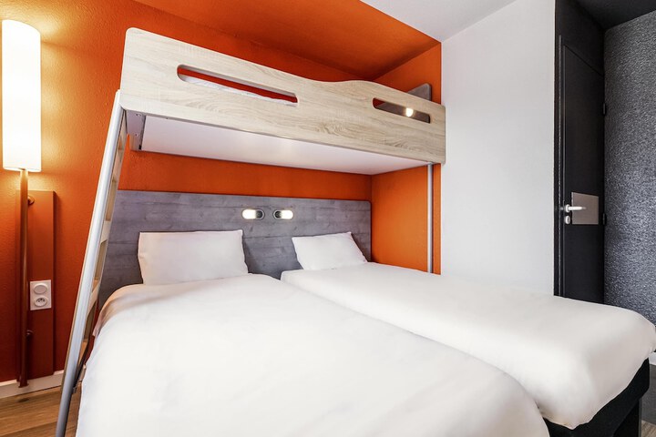 Room 15 of 68