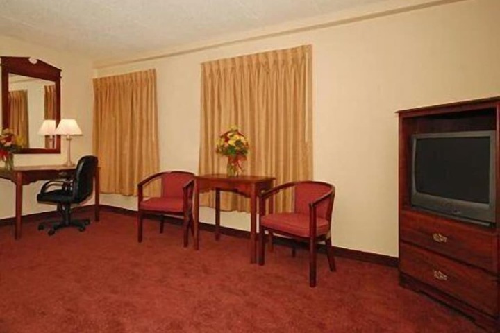 Room 24 of 37