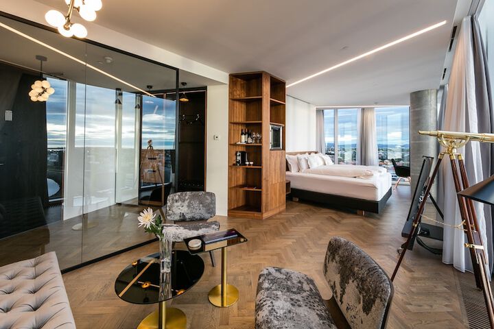 Room 14 of 40