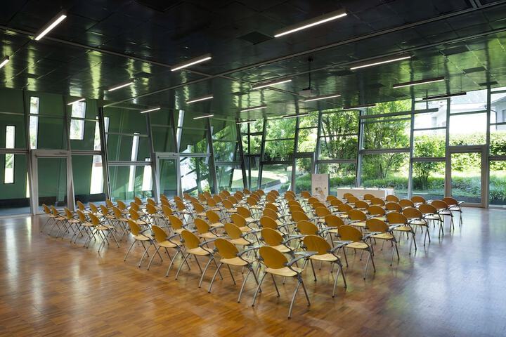 Business Center 89 of 99