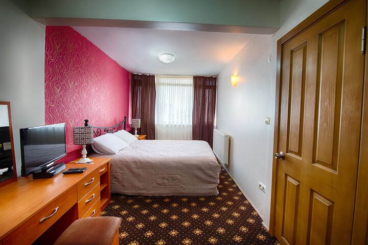 Room 5 of 24