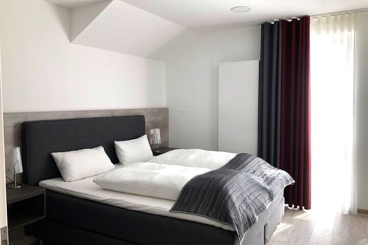 Room 9 of 28