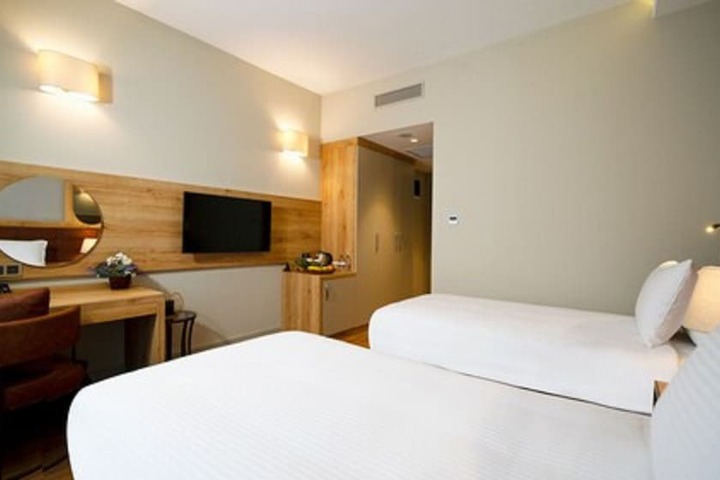 Room 36 of 110