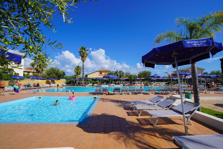 Hotel with Pool
