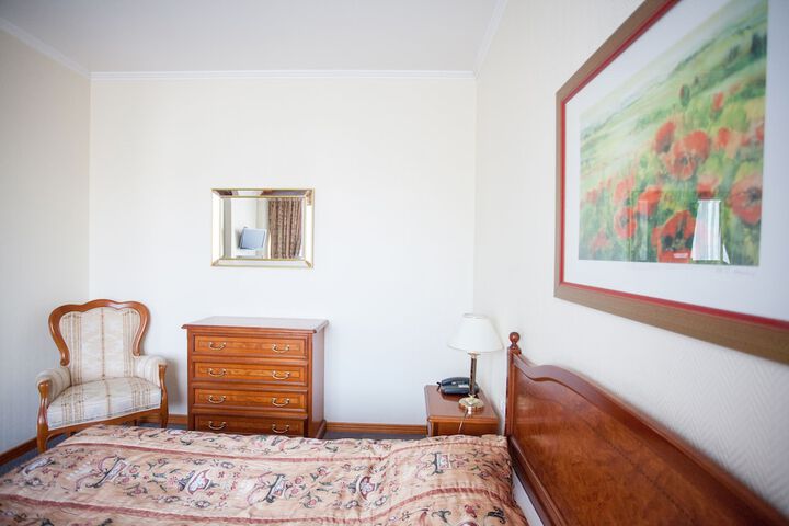 Room 4 of 108