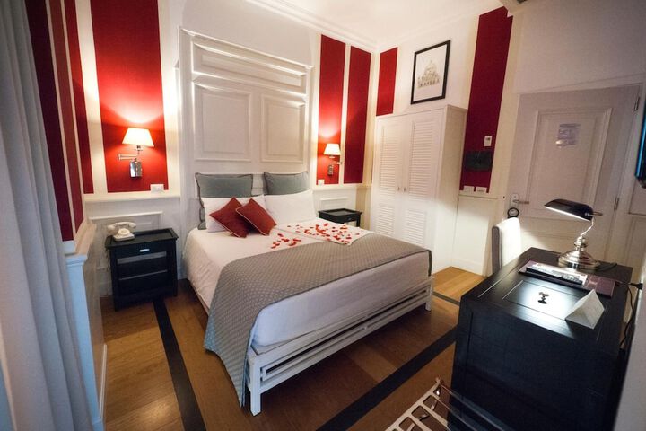Room 12 of 66