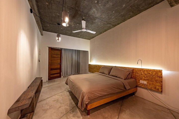 Room 4 of 43