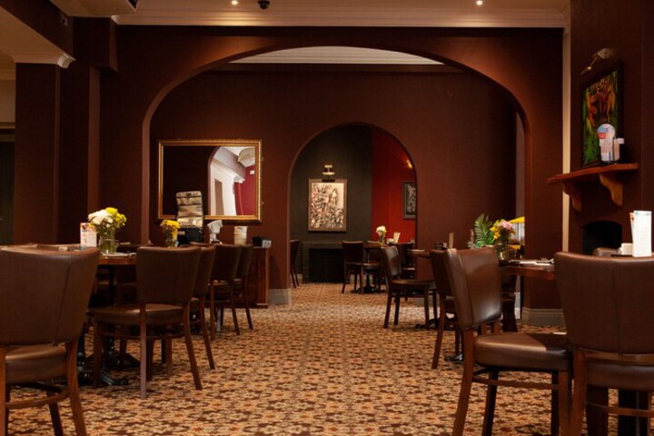 Dining 36 of 46