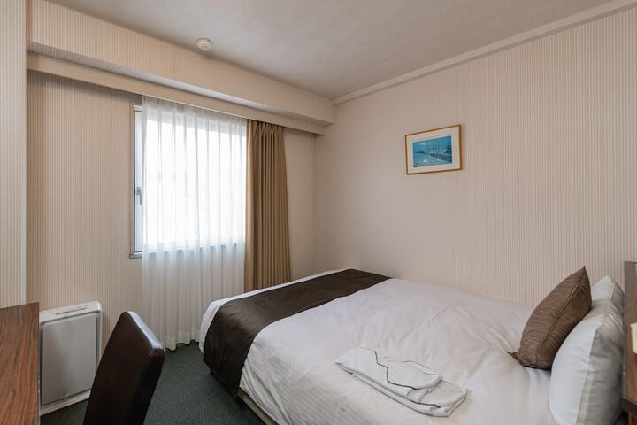 Room 15 of 50