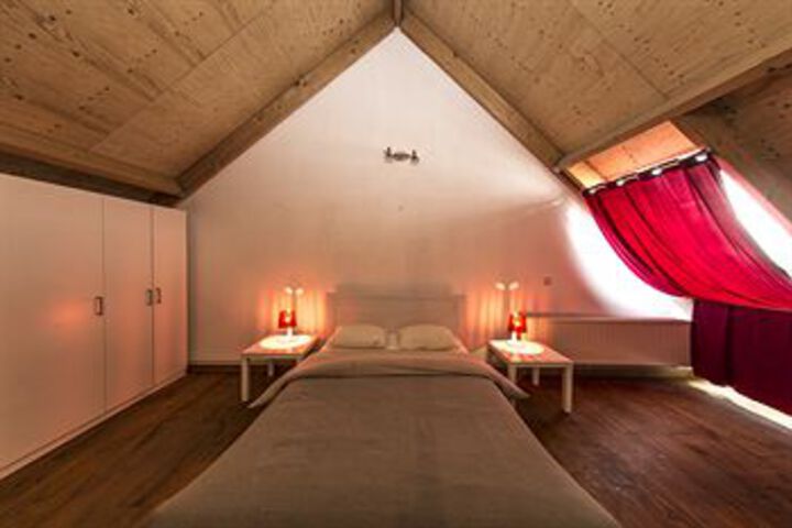 Room 10 of 28