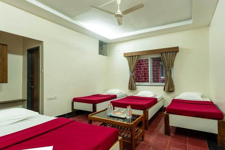 Room 12 of 40