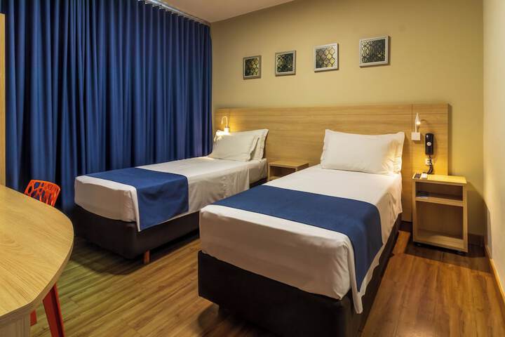 Room 48 of 102