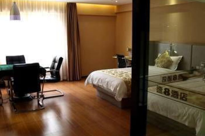 Room 6 of 9