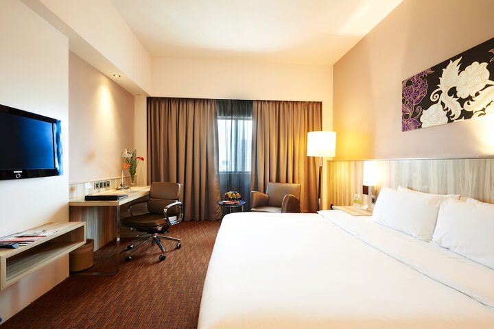 Room 8 of 33