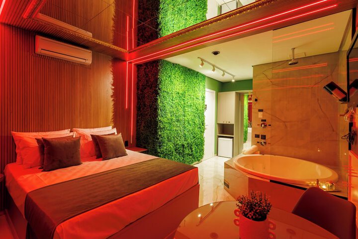 Room 6 of 27
