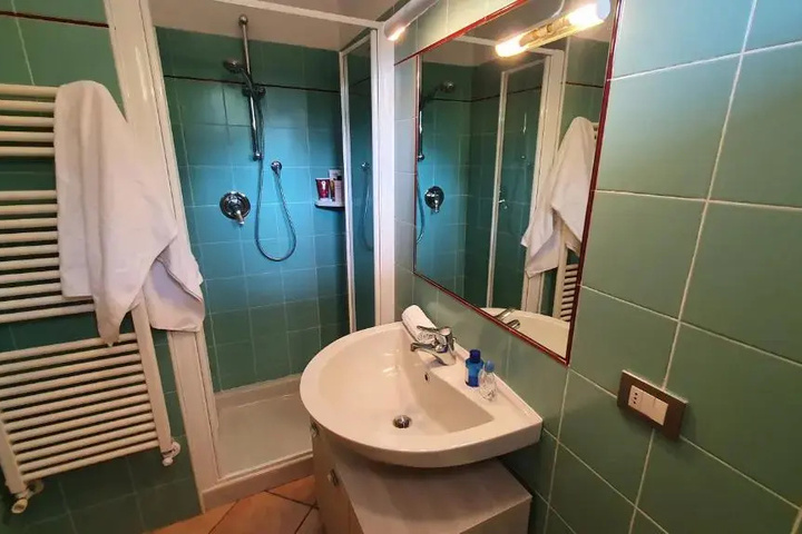 Room 7 of 15