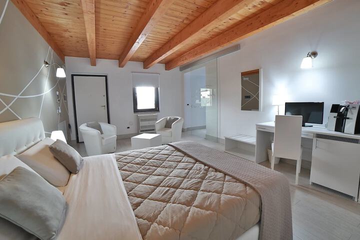 Room 3 of 30