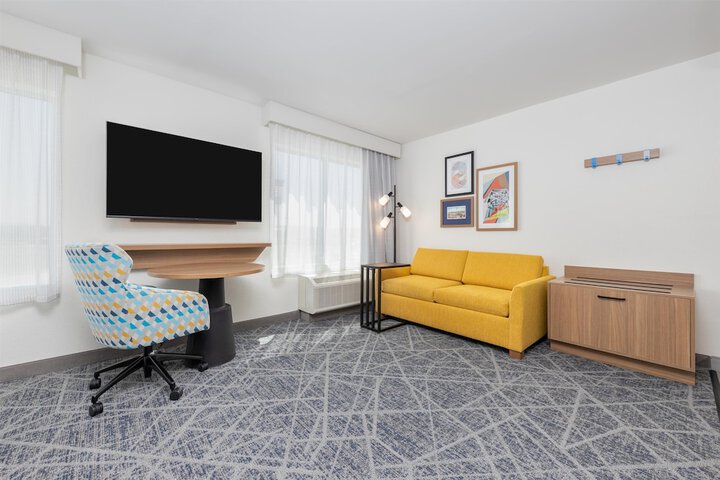 Room 17 of 37