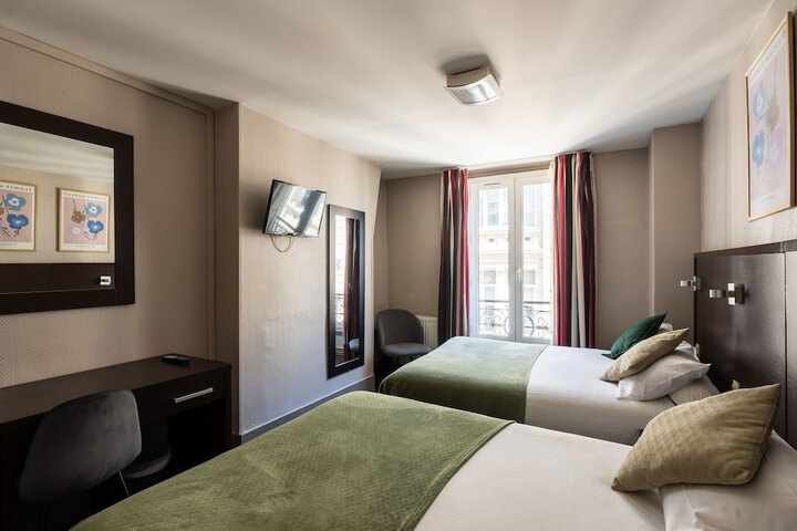Room 5 of 15