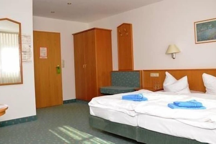 Room 4 of 20