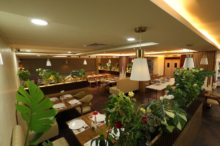 Dining 19 of 27