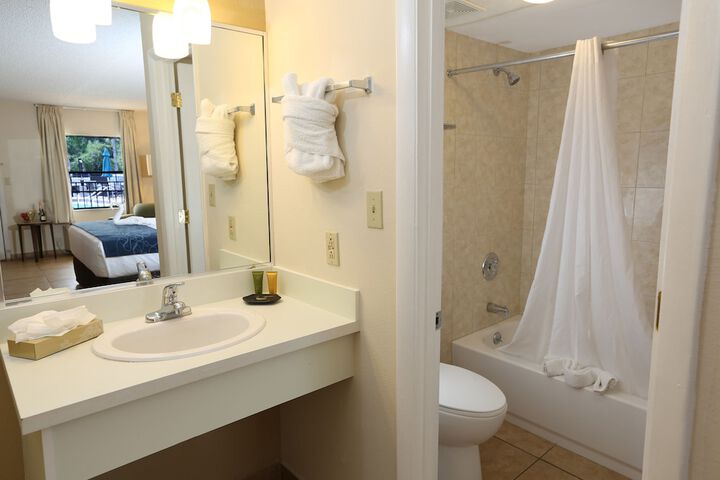 Deluxe 2 Queen Beds (4 of 4)