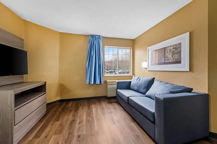 Room 16 of 36