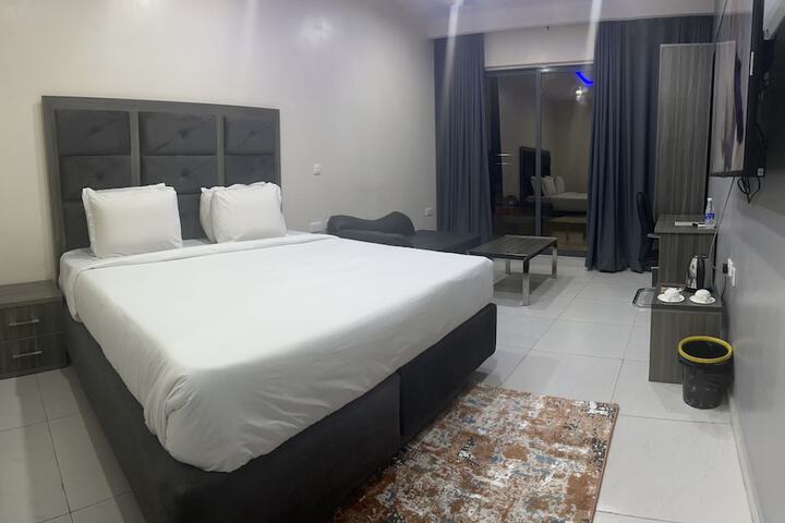 Room 11 of 36