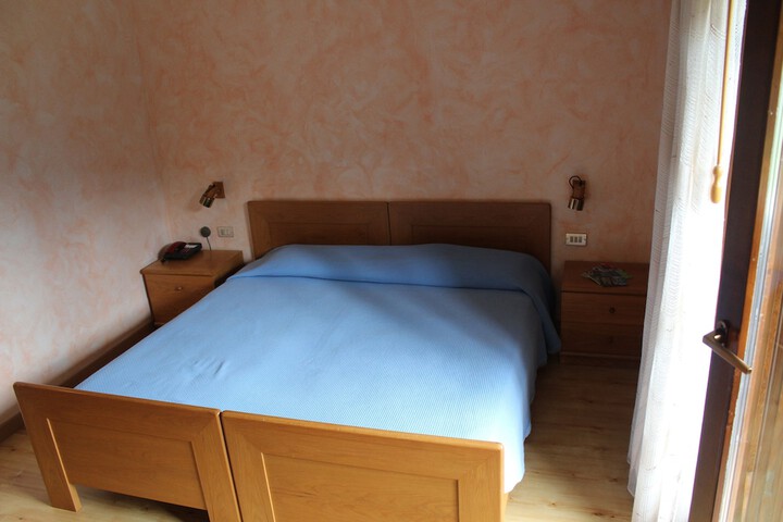 Room 6 of 30