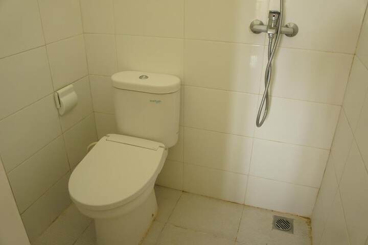 Room 12 of 16