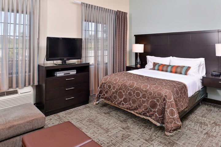 1 Queen 1 Bedroom Suite Comm Mobility Accessible (32 of 39)