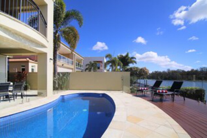 Pool 13 of 22