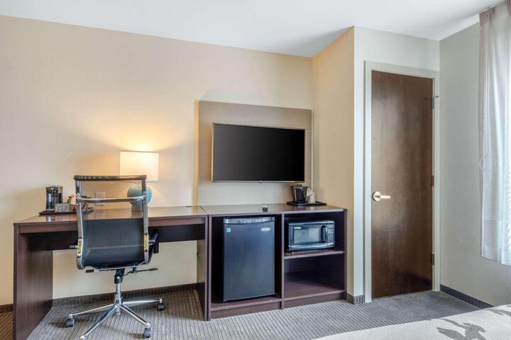 2 Queen Beds Accessible (11 of 14)